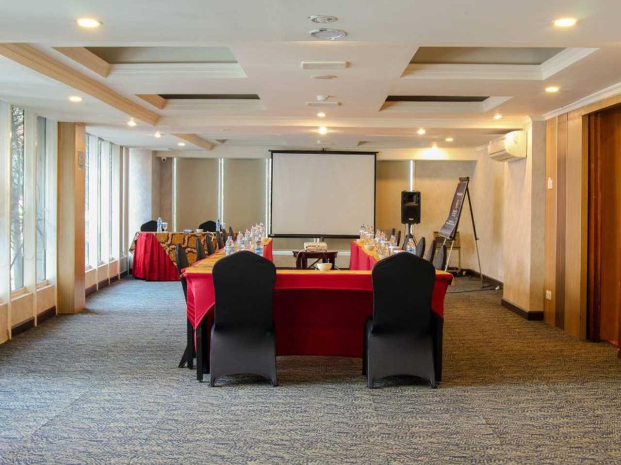 Sapphire Sky Hotel & Conference Serpong Exterior foto