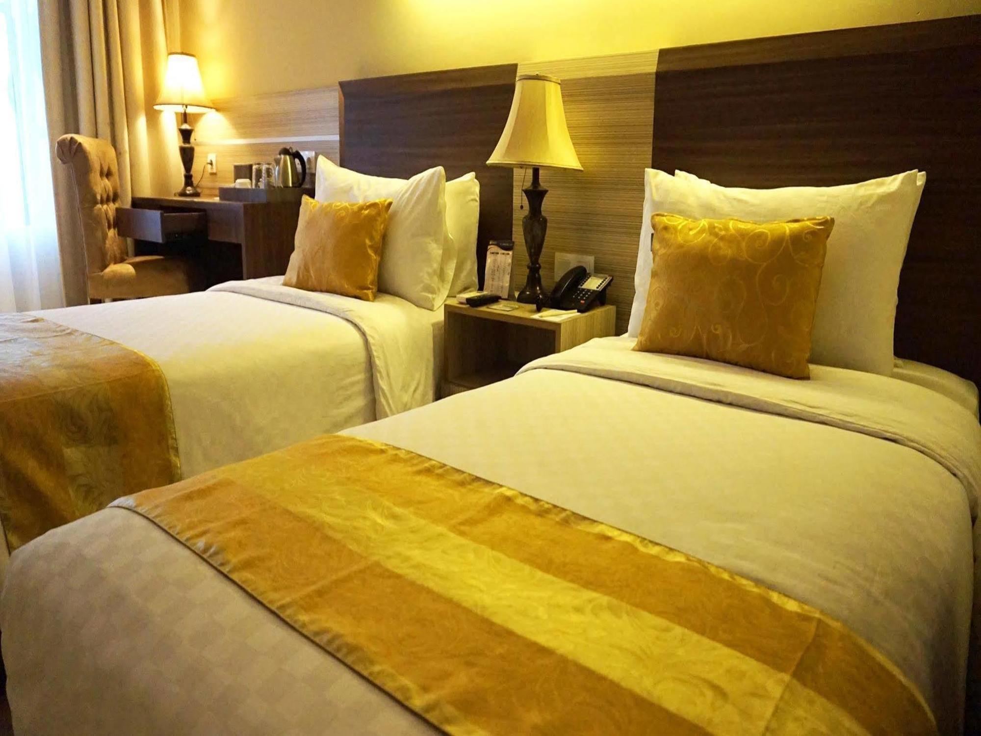 Sapphire Sky Hotel & Conference Serpong Exterior foto